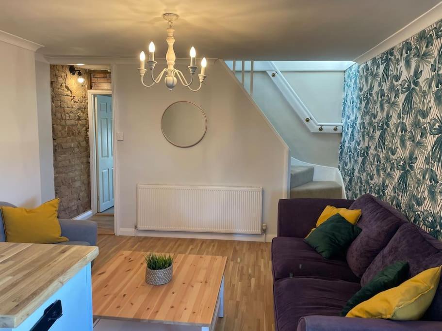 Stylish & Spacious 2 Storey, 3 Bed Apartment Gravesend Eksteriør billede