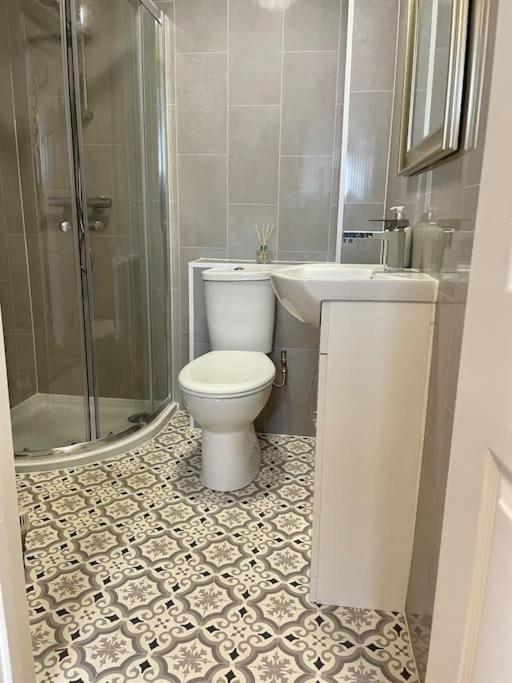 Stylish & Spacious 2 Storey, 3 Bed Apartment Gravesend Eksteriør billede
