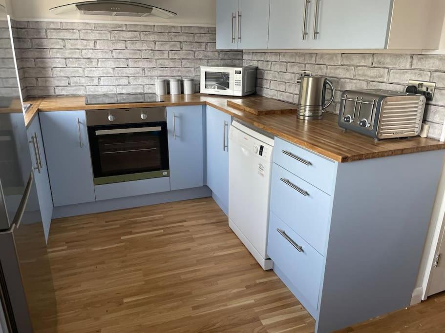 Stylish & Spacious 2 Storey, 3 Bed Apartment Gravesend Eksteriør billede