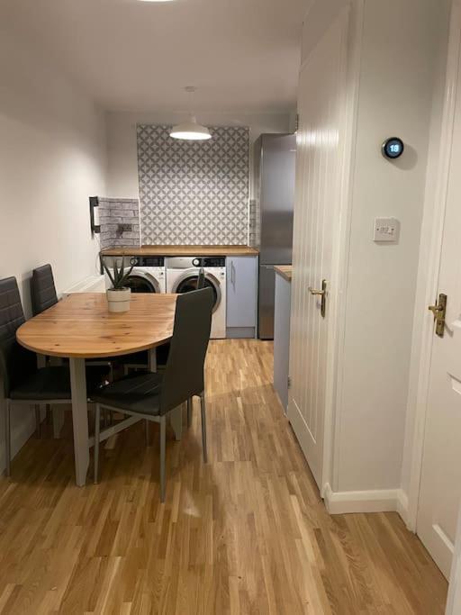 Stylish & Spacious 2 Storey, 3 Bed Apartment Gravesend Eksteriør billede