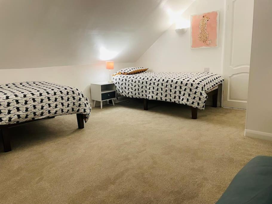 Stylish & Spacious 2 Storey, 3 Bed Apartment Gravesend Eksteriør billede